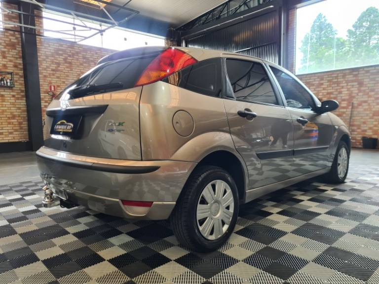 FORD - FOCUS - 2008/2008 - Prata - R$ 27.900,00