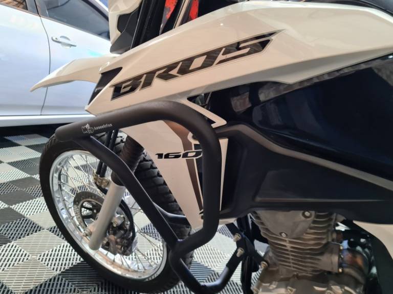 HONDA - NXR 160 - 2021/2022 - Branca - R$ 21.000,00