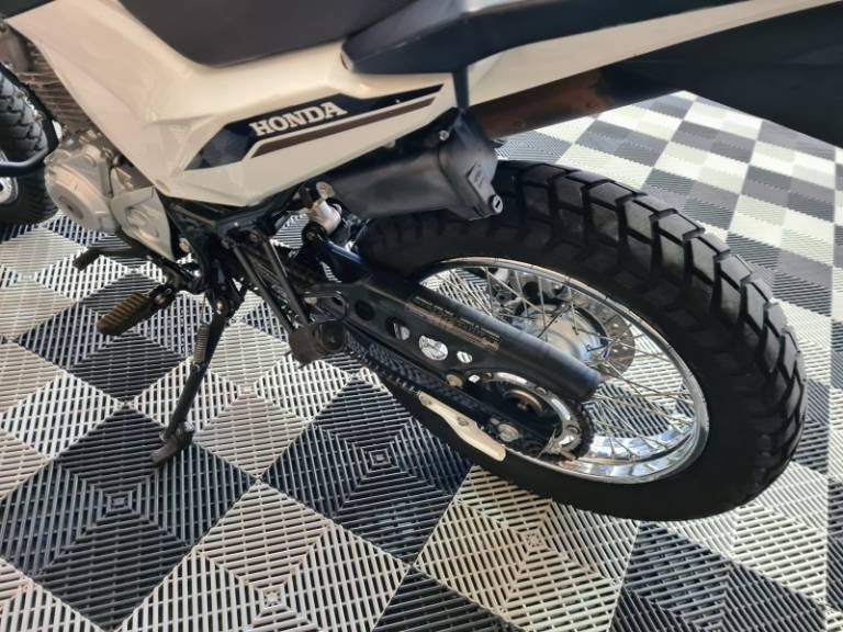 HONDA - NXR 160 - 2021/2022 - Branca - R$ 22.000,00