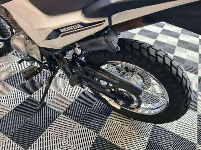 HONDA - NXR 160 - 2021/2022 - Branca - R$ 21.000,00
