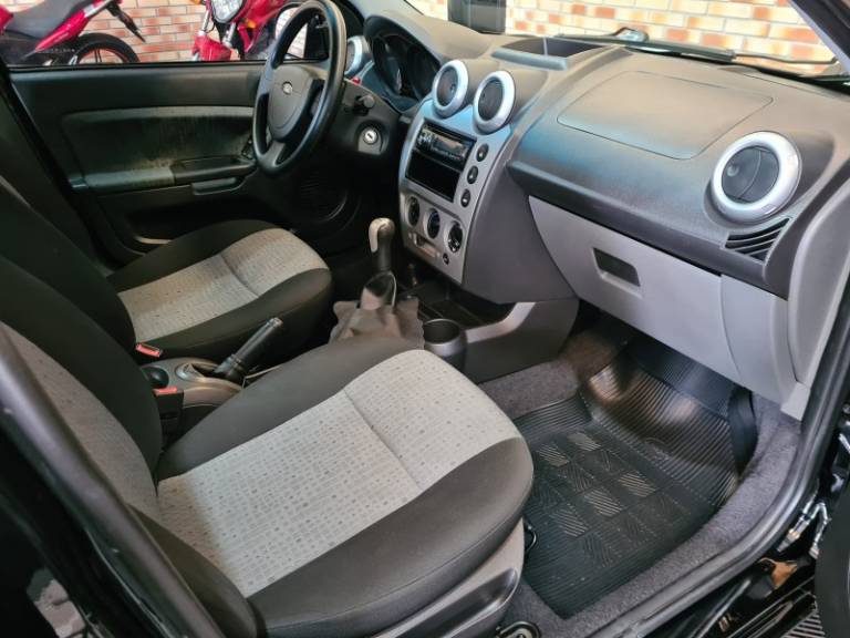 FORD - FIESTA - 2011/2011 - Preta - R$ 33.900,00