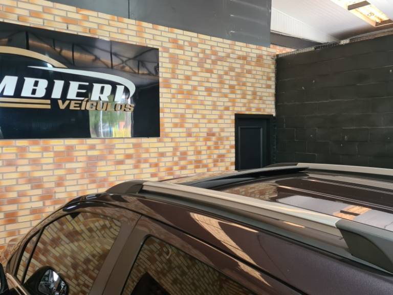 CHEVROLET - TRACKER - 2015/2016 - Roxa - R$ 77.900,00