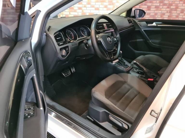 VOLKSWAGEN - GOLF - 2015/2015 - Branca - R$ 86.900,00