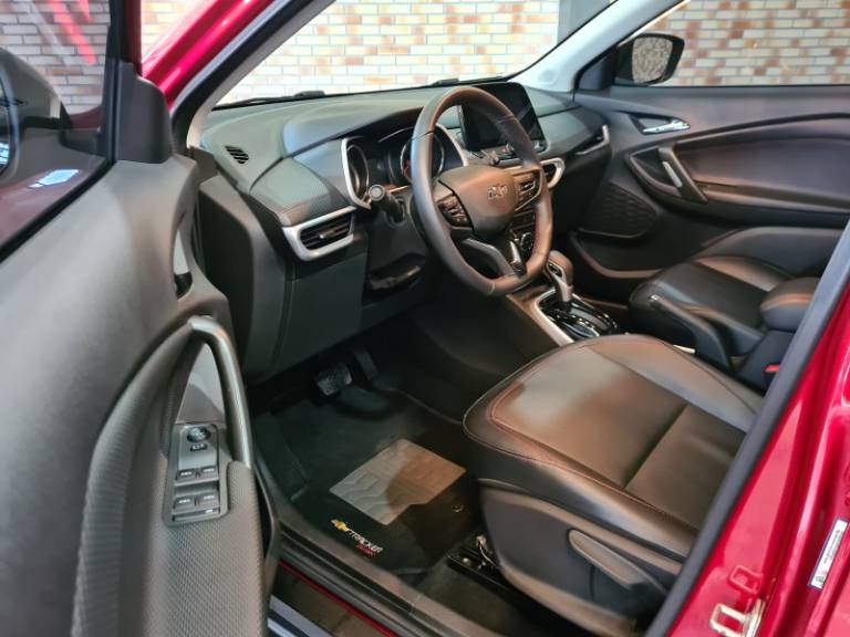 CHEVROLET - TRACKER - 2023/2024 - Vermelha - R$ 144.900,00