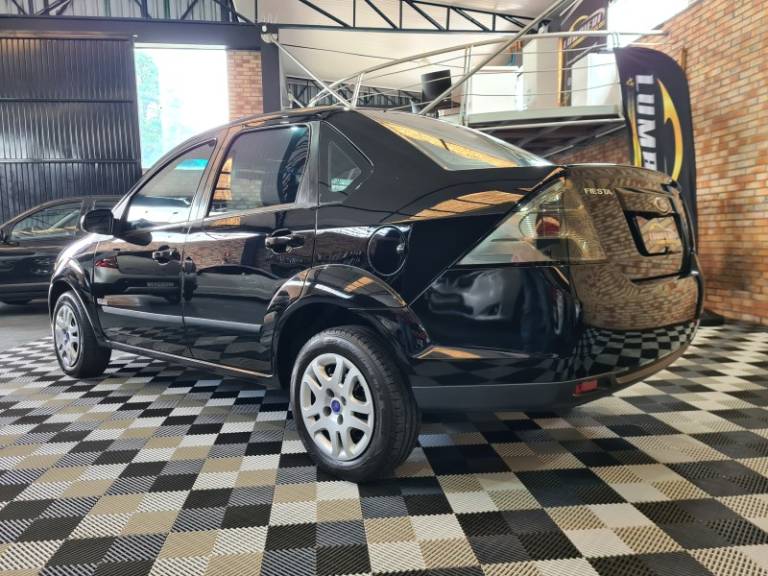 FORD - FIESTA - 2011/2011 - Preta - R$ 33.900,00