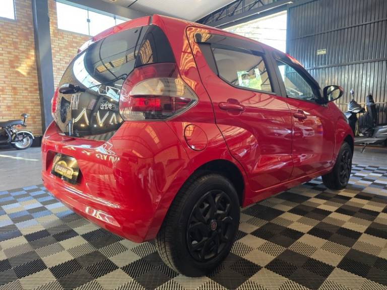 FIAT - MOBI - 2017/2018 - Vermelha - R$ 43.900,00
