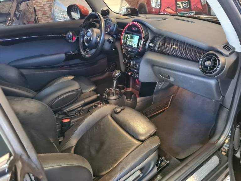 MINI - COOPER - 2016/2017 - Preta - R$ 114.900,00