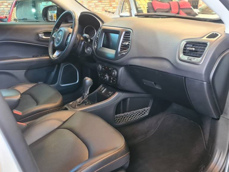 JEEP - COMPASS - 2017/2018 - Branca - R$ 91.900,00