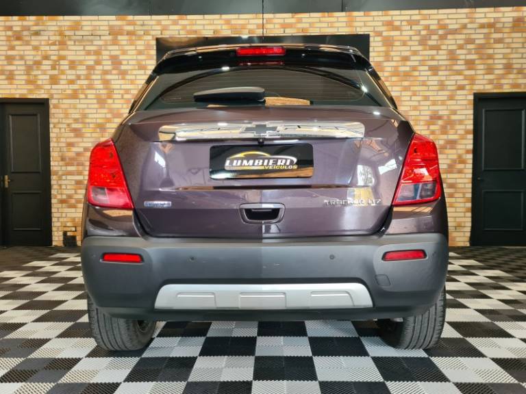 CHEVROLET - TRACKER - 2015/2016 - Roxa - R$ 78.000,00