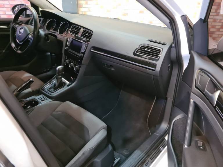 VOLKSWAGEN - GOLF - 2015/2015 - Branca - R$ 86.900,00