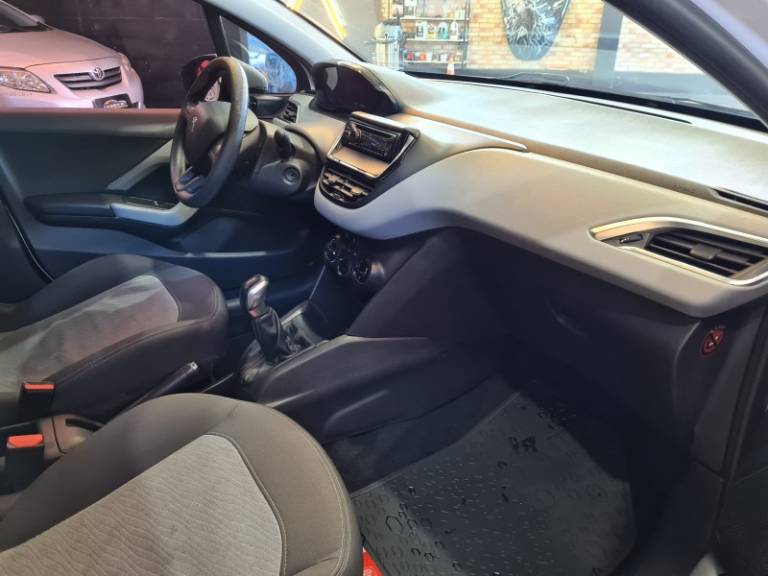 PEUGEOT - 208 - 2013/2014 - Branca - R$ 31.000,00