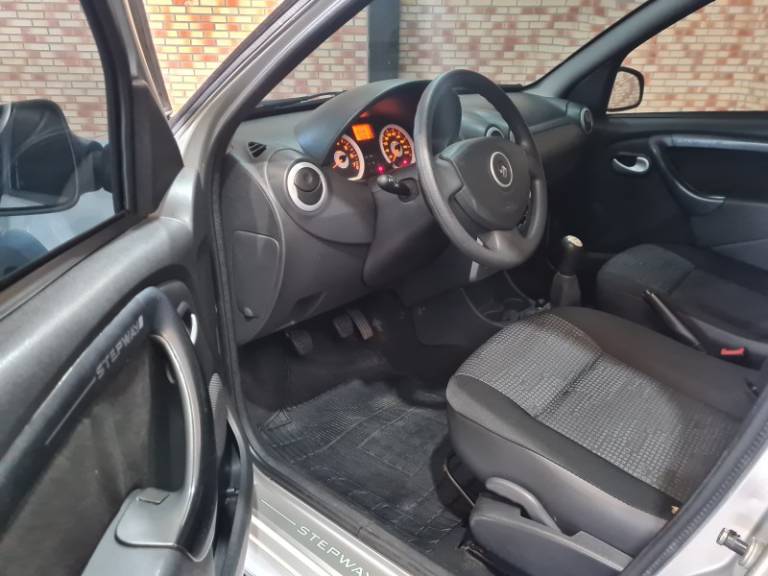 RENAULT - SANDERO - 2008/2009 - Prata - R$ 36.500,00
