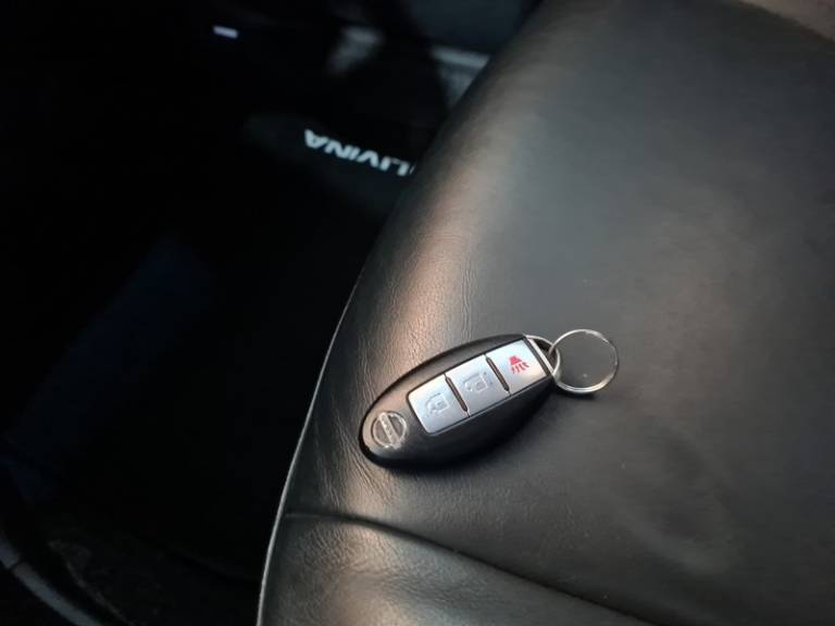 NISSAN - LIVINA - 2011/2012 - Vermelha - R$ 38.900,00