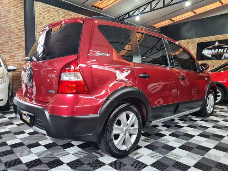 NISSAN - LIVINA - 2011/2012 - Vermelha - R$ 38.900,00