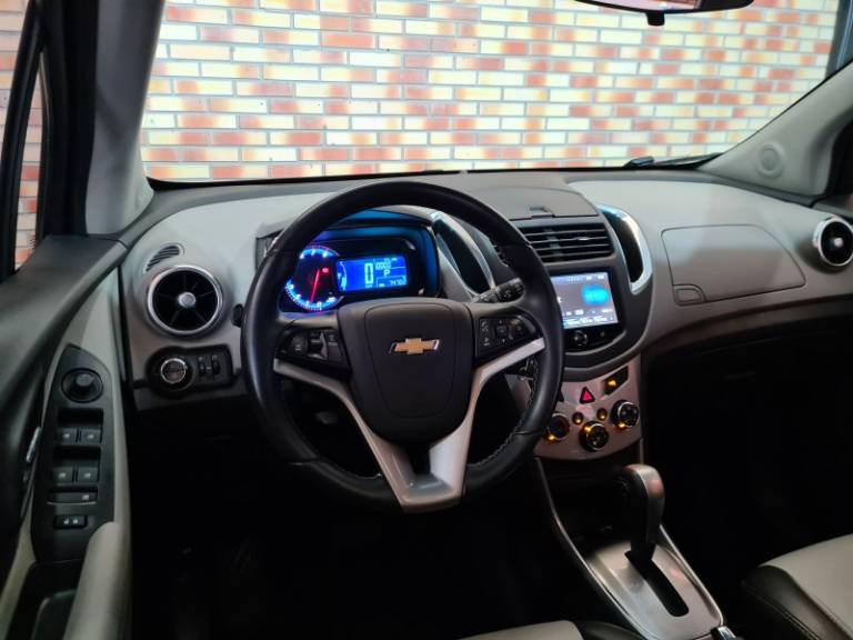 CHEVROLET - TRACKER - 2015/2016 - Roxa - R$ 78.000,00