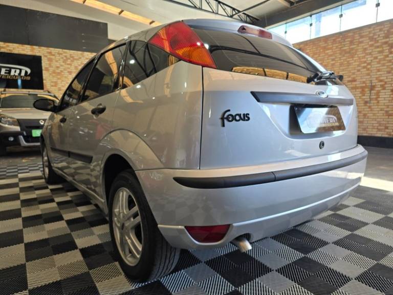 FORD - FOCUS - 2008/2008 - Prata - R$ 31.900,00