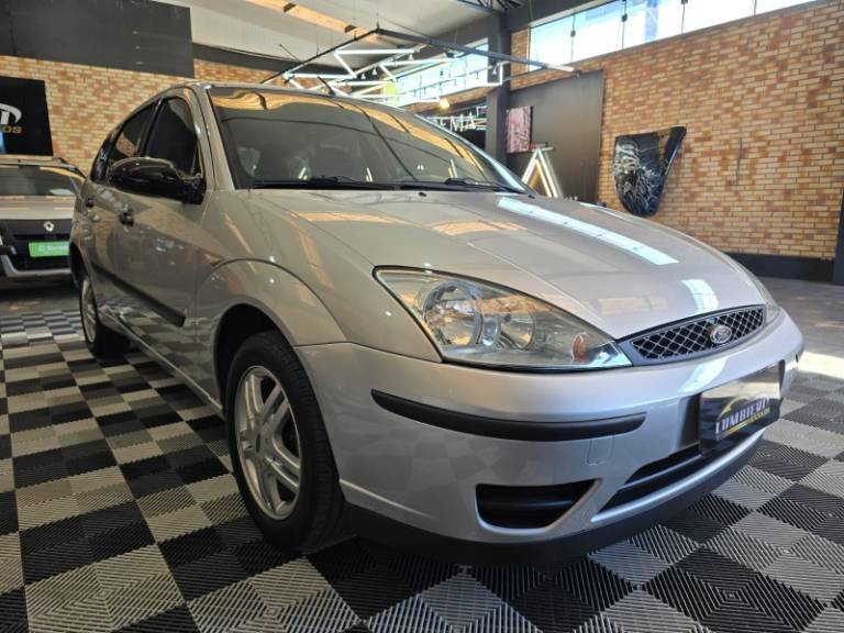 FORD - FOCUS - 2008/2008 - Prata - R$ 31.900,00