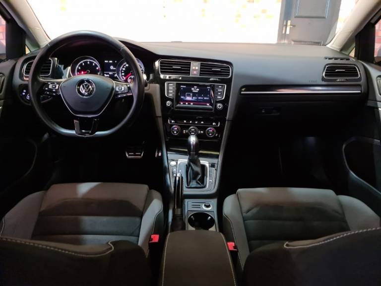 VOLKSWAGEN - GOLF - 2015/2015 - Branca - R$ 86.900,00