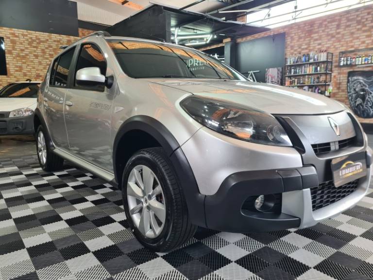 RENAULT - SANDERO - 2012/2013 - Prata - R$ 39.500,00