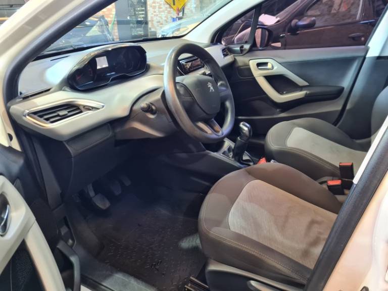 PEUGEOT - 208 - 2013/2014 - Branca - R$ 31.000,00