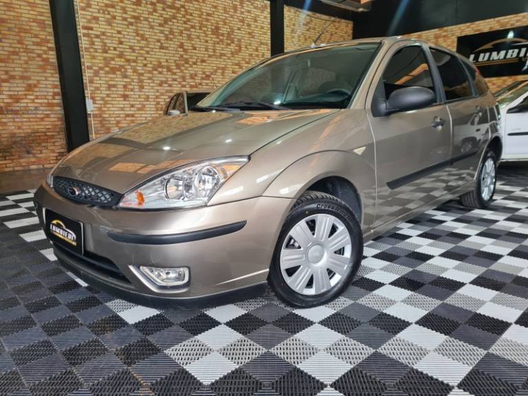 FORD - FOCUS - 2008/2008 - Prata - R$ 27.900,00