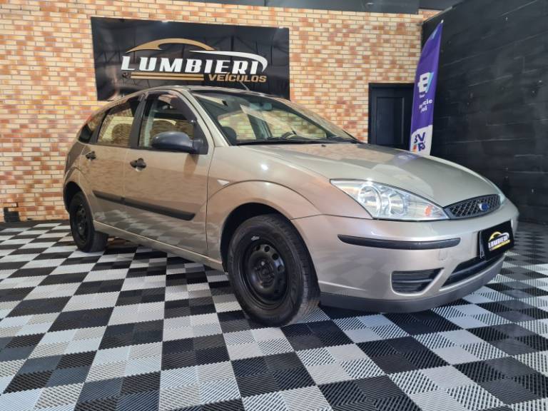 FORD - FOCUS - 2008/2008 - Prata - R$ 25.000,00