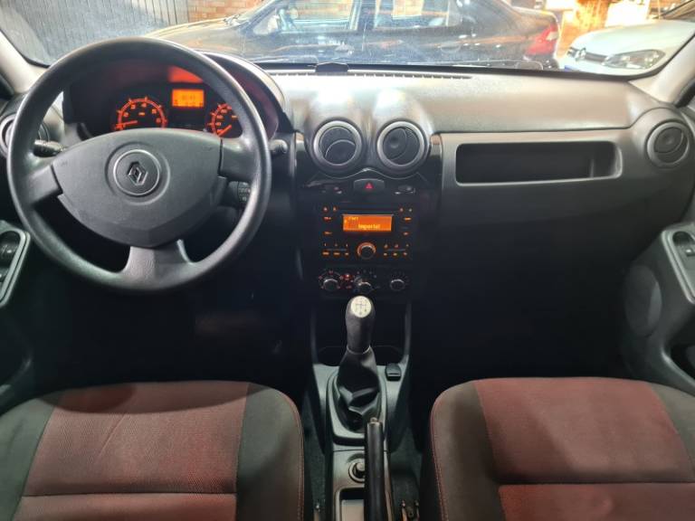 RENAULT - SANDERO - 2012/2013 - Prata - R$ 39.500,00