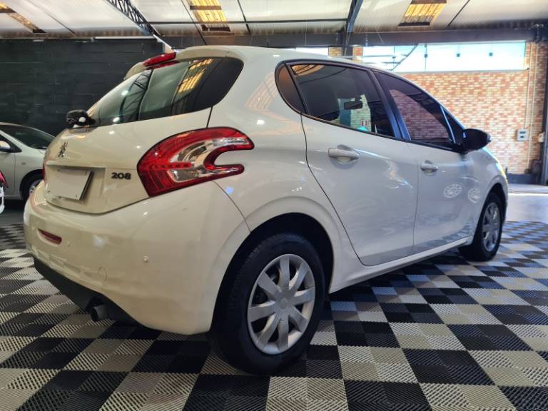 PEUGEOT - 208 - 2013/2014 - Branca - R$ 31.000,00