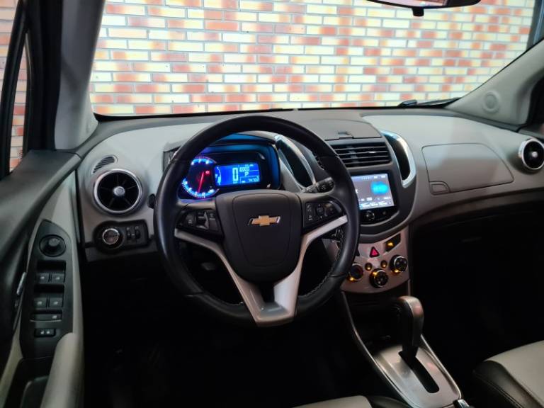 CHEVROLET - TRACKER - 2015/2016 - Roxa - R$ 77.900,00