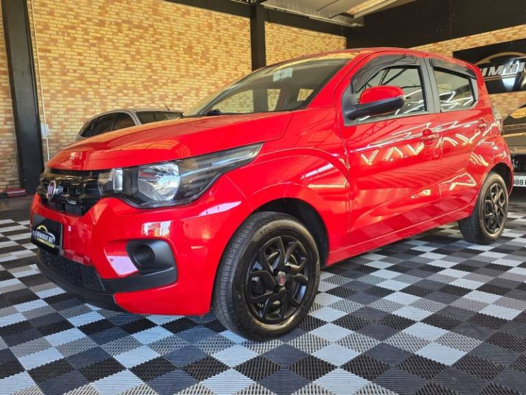 FIAT - MOBI - 2017/2018 - Vermelha - R$ 43.900,00