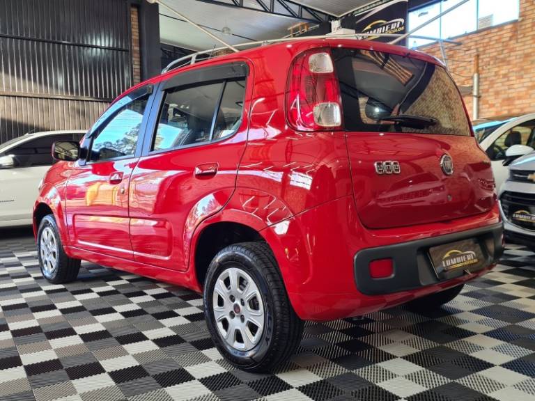 FIAT - UNO - 2011/2012 - Vermelha - R$ 29.900,00