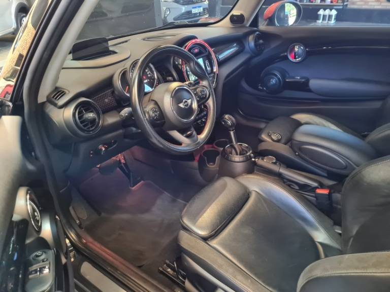 MINI - COOPER - 2016/2017 - Preta - R$ 114.900,00