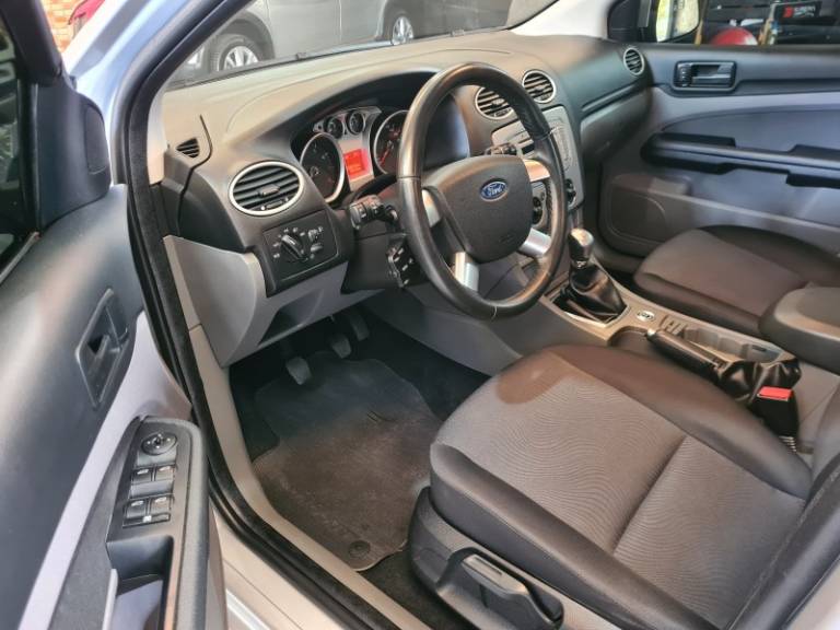 FORD - FOCUS - 2013/2013 - Prata - R$ 47.500,00