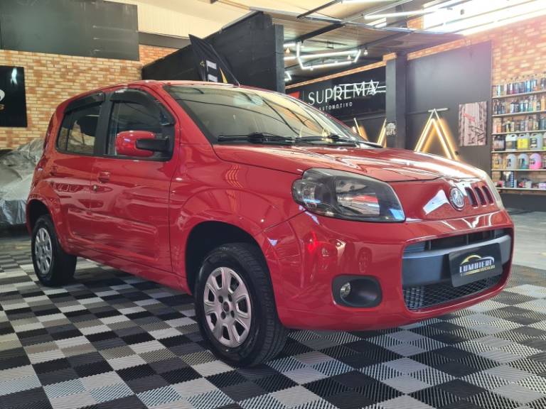 FIAT - UNO - 2011/2012 - Vermelha - R$ 29.900,00