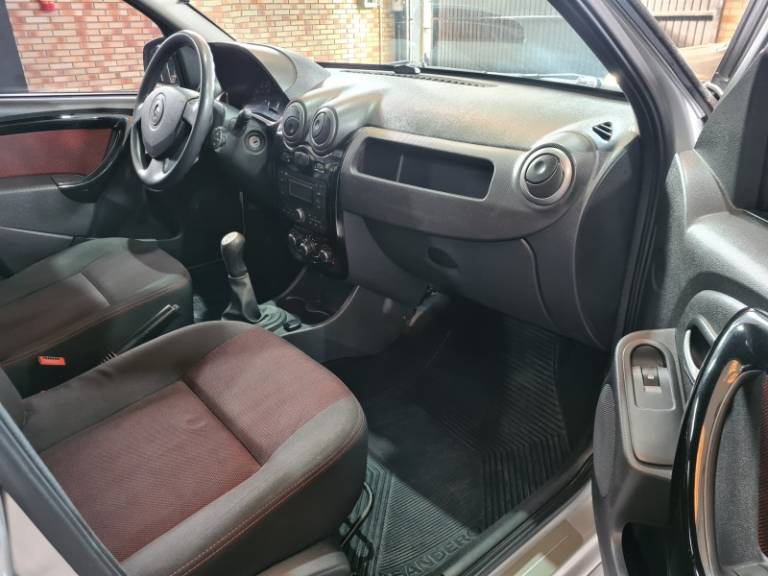 RENAULT - SANDERO - 2012/2013 - Prata - R$ 39.500,00