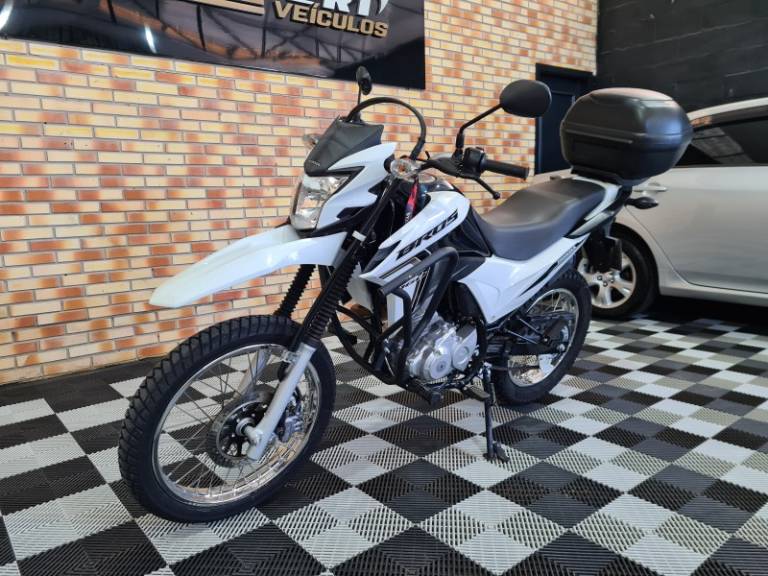 HONDA - NXR 160 - 2021/2022 - Branca - R$ 21.000,00