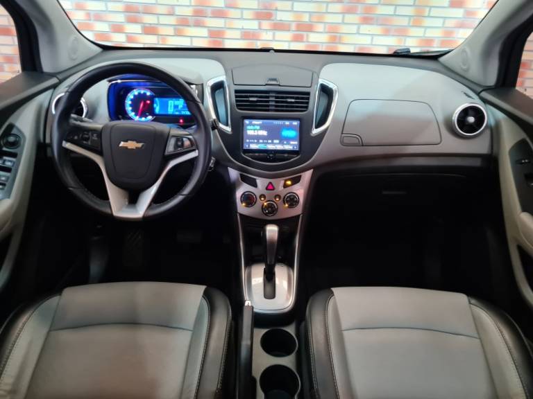 CHEVROLET - TRACKER - 2015/2016 - Roxa - R$ 77.900,00