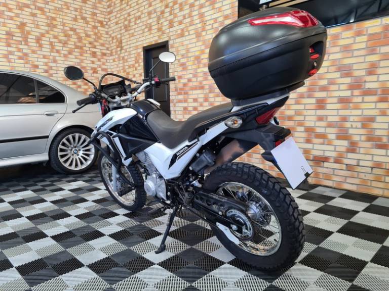 HONDA - NXR 160 - 2021/2022 - Branca - R$ 21.000,00