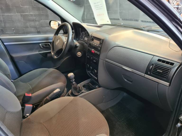 FIAT - PALIO - 2006/2007 - Preta - R$ 36.000,00