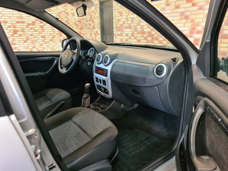 RENAULT - SANDERO - 2008/2009 - Prata - R$ 32.900,00