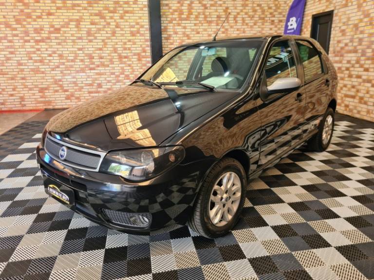FIAT - PALIO - 2006/2007 - Preta - R$ 36.000,00