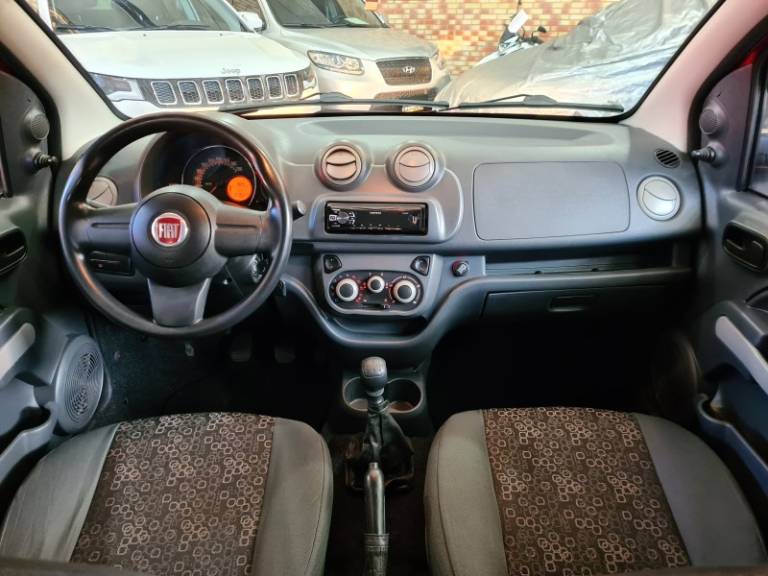 FIAT - UNO - 2011/2012 - Vermelha - R$ 29.900,00