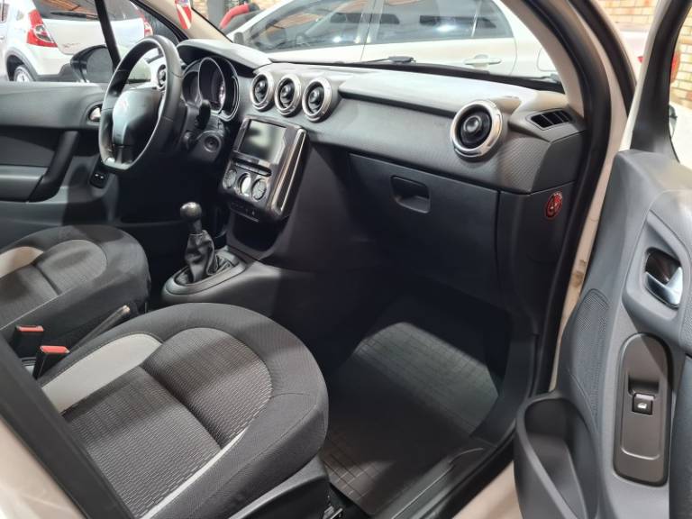 CITROËN - C3 - 2016/2017 - Branca - R$ 46.900,00