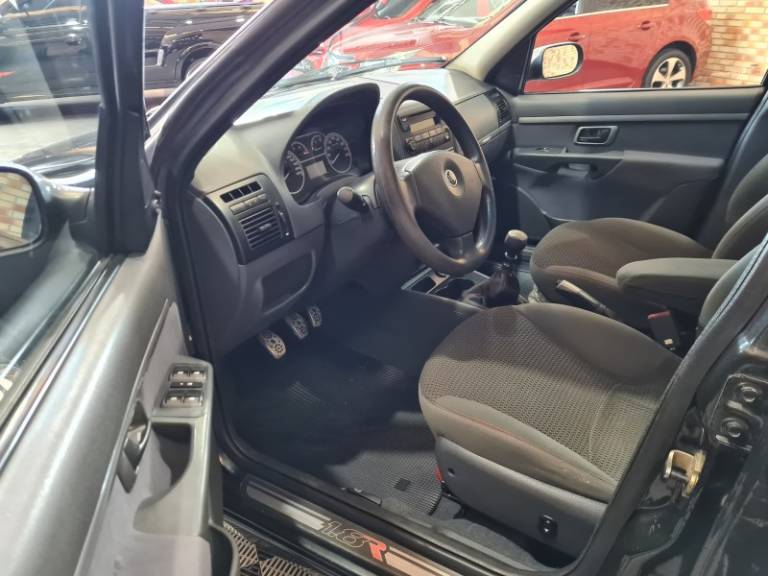FIAT - PALIO - 2006/2007 - Preta - R$ 36.000,00