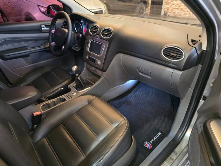 FORD - FOCUS - 2009/2009 - Prata - R$ 41.900,00