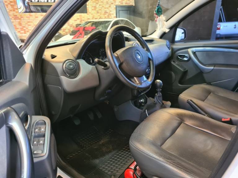 RENAULT - DUSTER - 2012/2013 - Branca - R$ 46.900,00