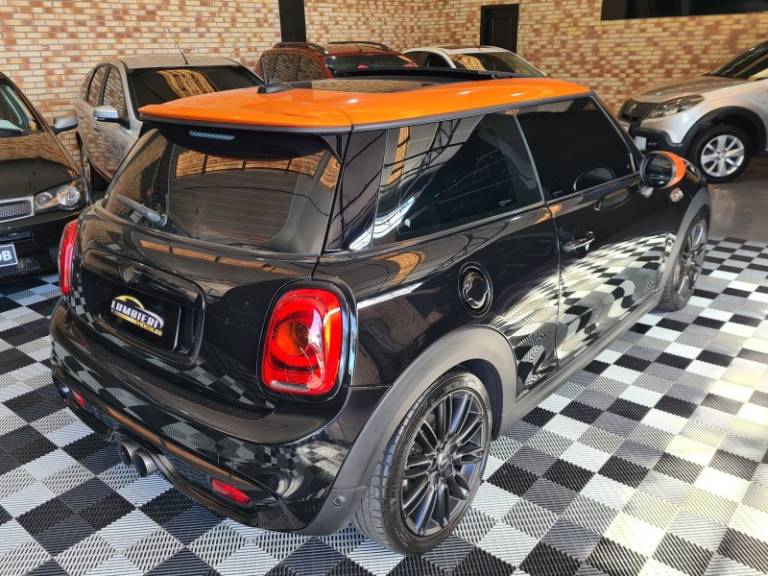 MINI - COOPER - 2016/2017 - Preta - R$ 114.900,00