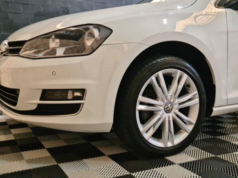 VOLKSWAGEN - GOLF - 2015/2015 - Branca - R$ 86.900,00