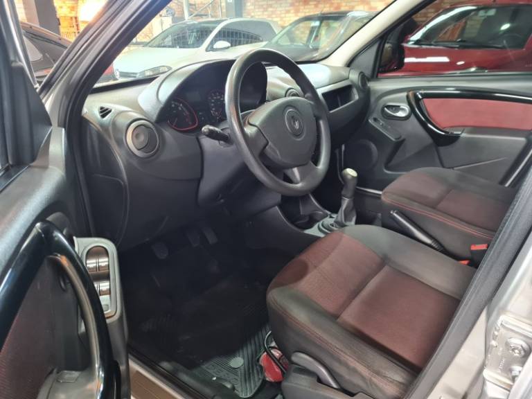 RENAULT - SANDERO - 2012/2013 - Prata - R$ 39.500,00