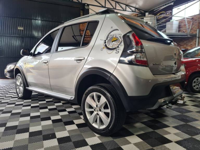 RENAULT - SANDERO - 2012/2013 - Prata - R$ 39.500,00